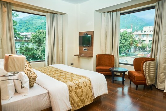 GANPATI HOTEL - Main Bazaar, Katra