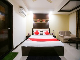Book 2067 Oyo rooms hotels Online 306 Cities