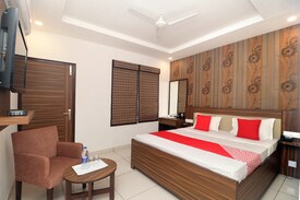 Book 2067 Oyo rooms hotels Online 306 Cities