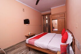 Book 2067 Oyo rooms hotels Online in 306 Cities