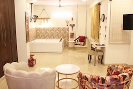 Luxury Jacuzzi Spa Tub 1BHK Suite South Delhi Hotel Delhi - Reviews ...