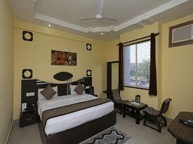 Book 2067 Oyo rooms hotels Online 306 Cities
