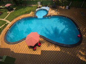 Book 2067 Oyo rooms hotels Online 306 Cities
