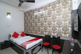 Book 2067 Oyo rooms hotels Online 306 Cities