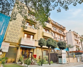 Cosy Grand @Chanakyapuri by The Cosy Hotels