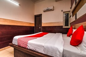 Book 2067 Oyo rooms hotels Online in 306 Cities