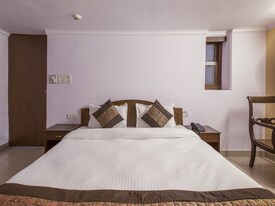 Book 2067 Oyo rooms hotels Online 306 Cities